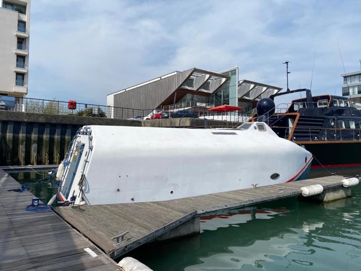 5 Star Ocean Village Marina Reconditioned Rnli Rig Life Boat Southampton Exterior foto